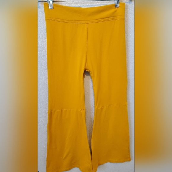 💚5/$25 Yellow Gold Flared Women's Stretchy Leggings Pants Size Medium - Picture 4 of 5